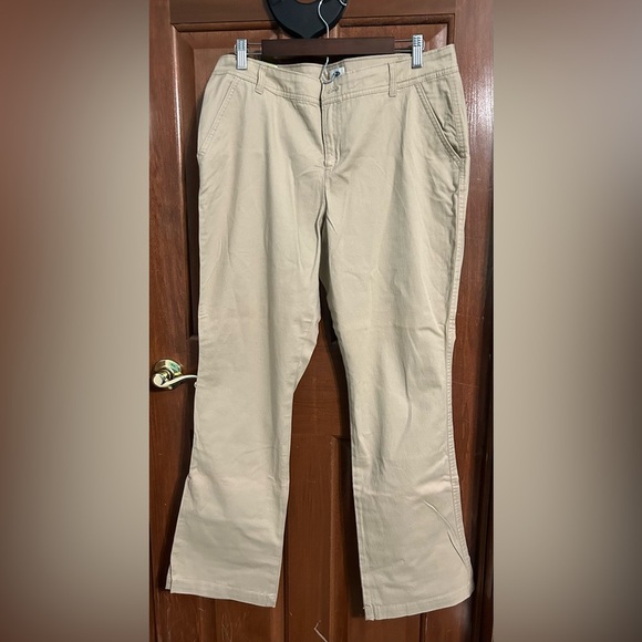 Old Navy Sweetheart Bootcut Khakis Womens Size 14 NWT - Picture 1 of 3